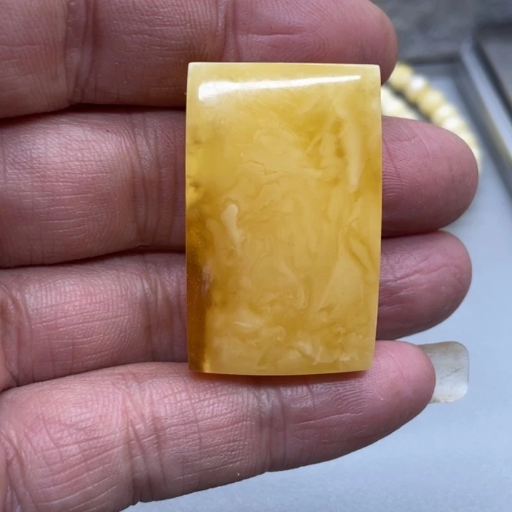 琥珀未镶嵌裸石牌子