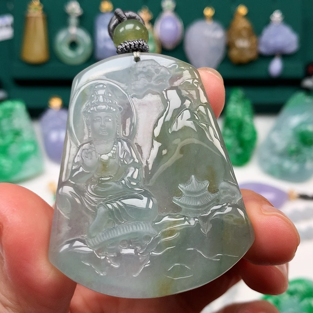 翡翠18K金镶嵌颈饰山水观音