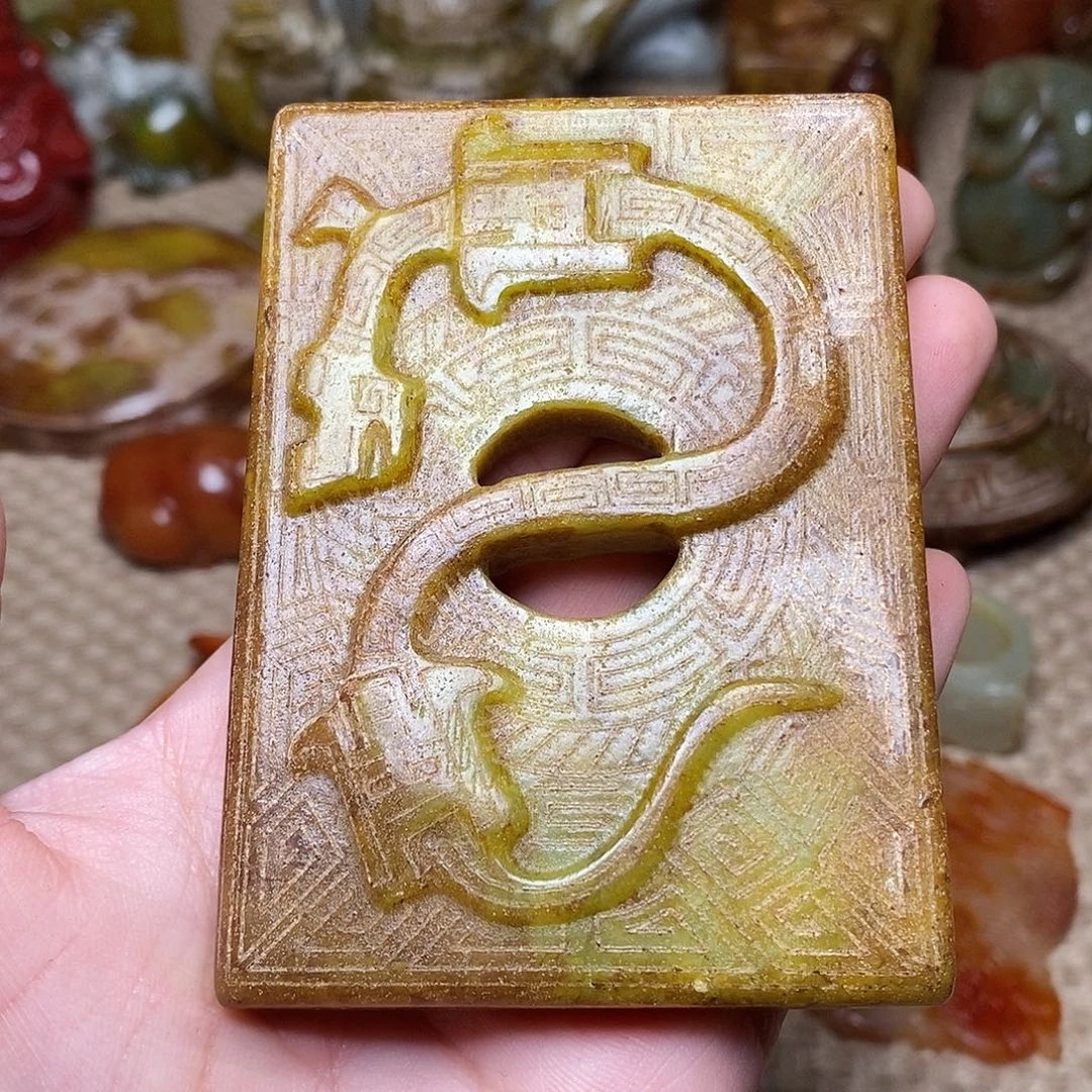 蛇纹石玉未镶嵌颈饰