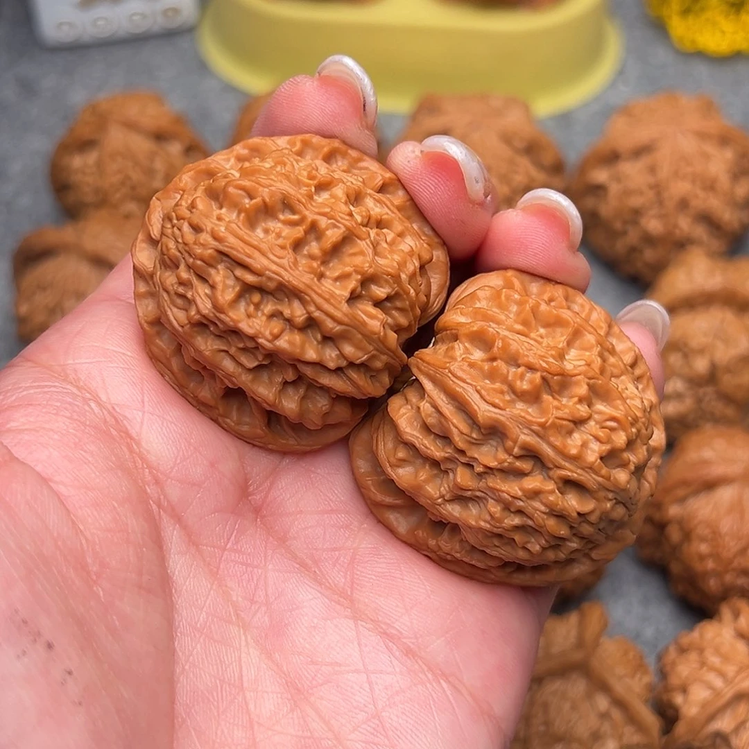 把件文玩核桃红皮三角白39全品