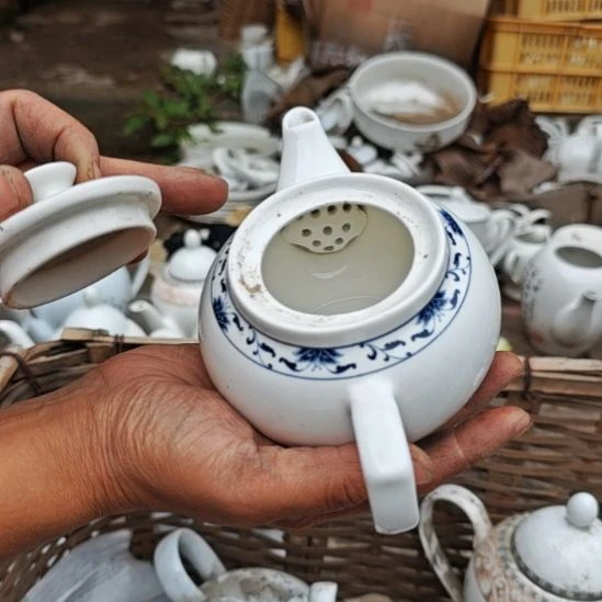 库存微瑕多孔茶壶