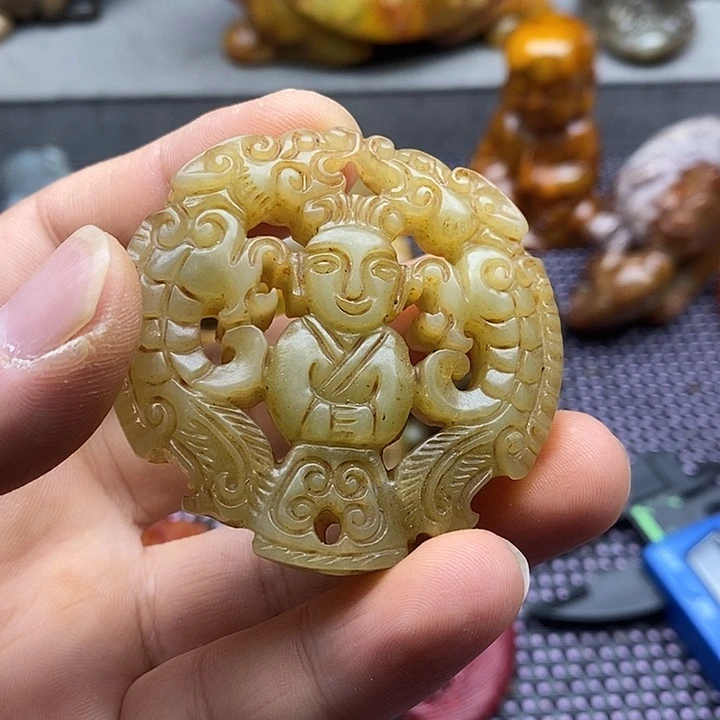 蛇纹石玉未镶嵌颈饰