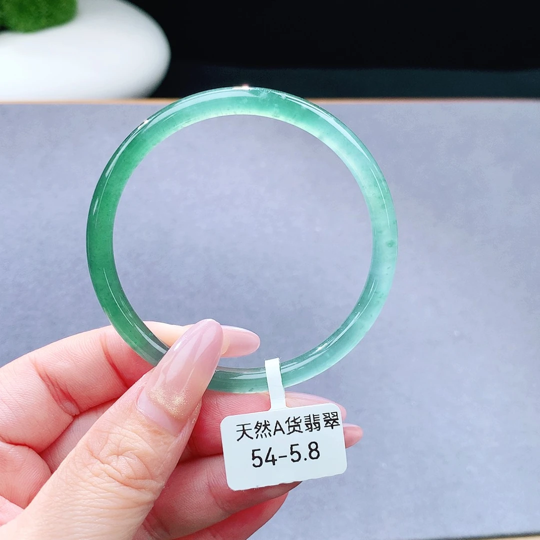 未镶嵌手镯（圆镯）翡翠