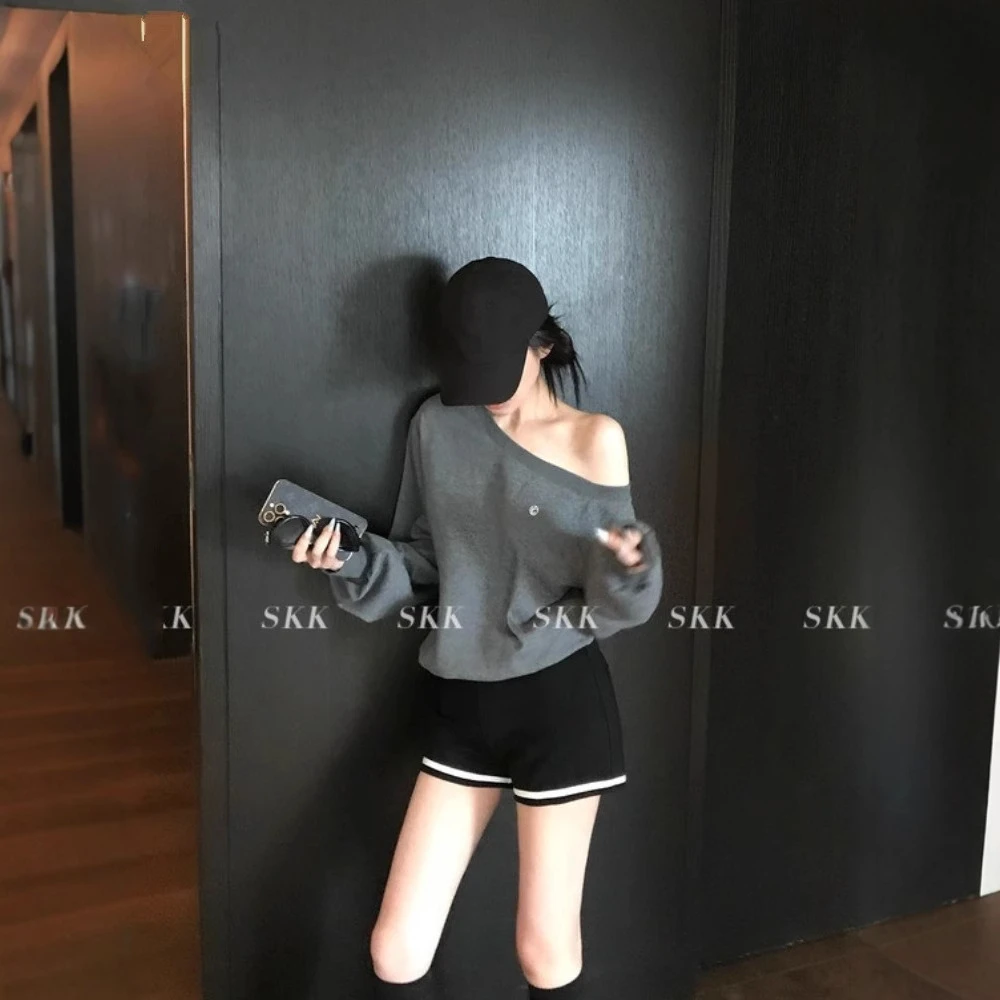 早秋辣妹斜肩露肩宽松套头卫衣女装高级感上衣卫衣春秋款女长袖