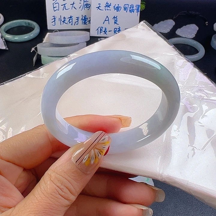 翡翠手镯未镶嵌翡翠手镯