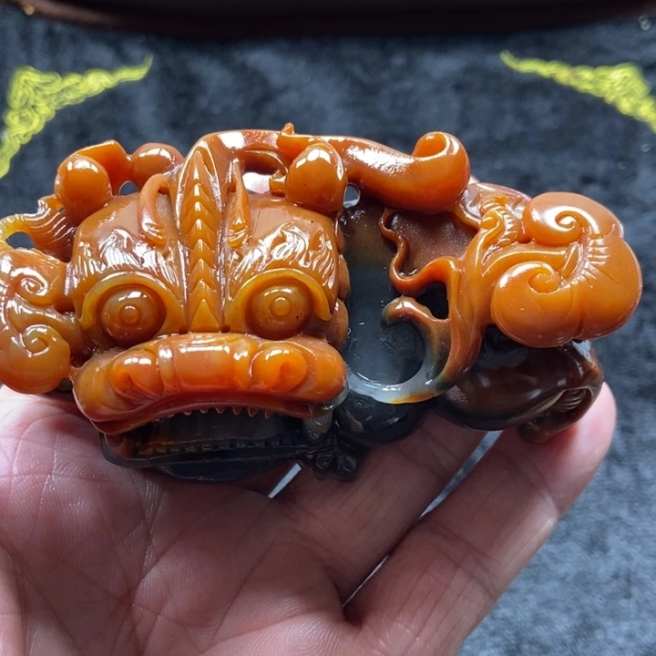 飞***兽石英质玉（黄龙玉）未镶嵌颈饰
