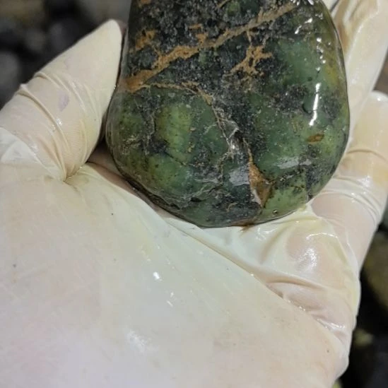 吴***辉藏玉药王石原石一个摆件