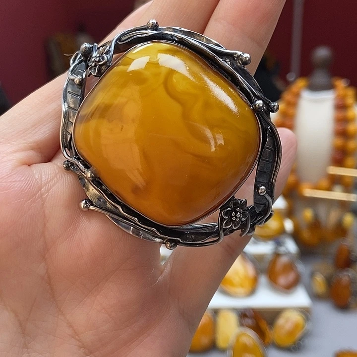 琥珀裸石未镶嵌8手镯