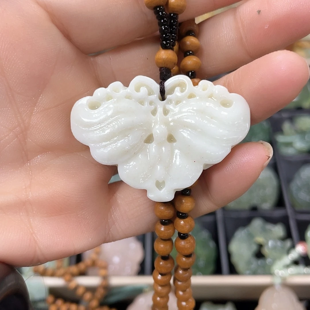 蛇纹石玉颈饰未镶嵌