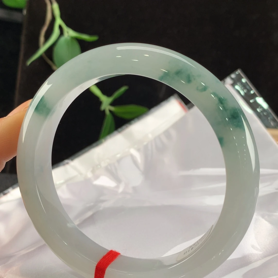 翡翠手镯未镶嵌64圈口0152