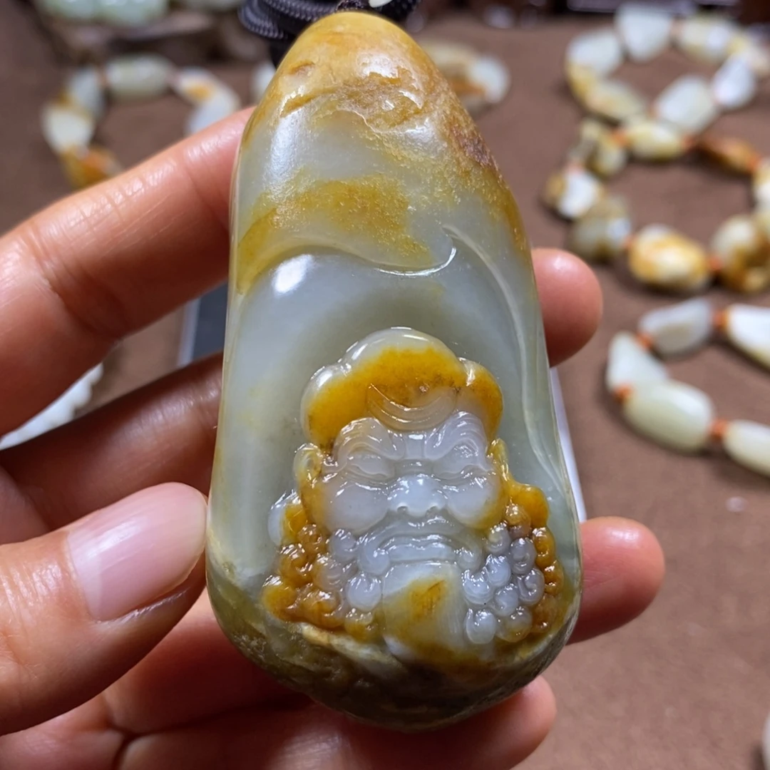 和田玉未镶嵌把件