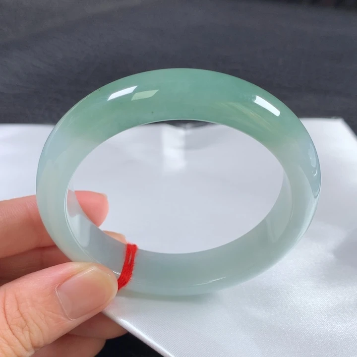 翡翠未镶嵌手镯