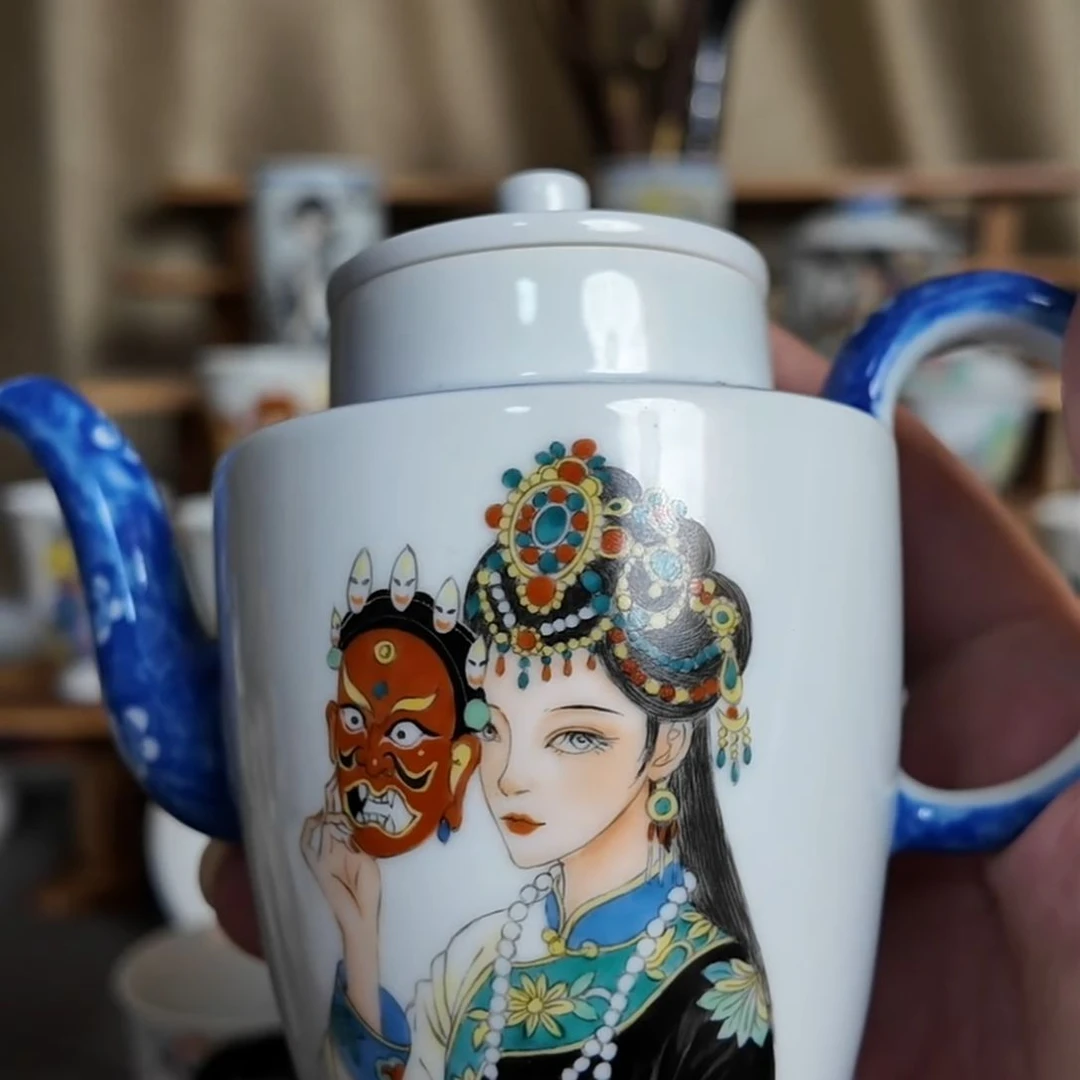 景德镇手绘扎基拉姆壶子