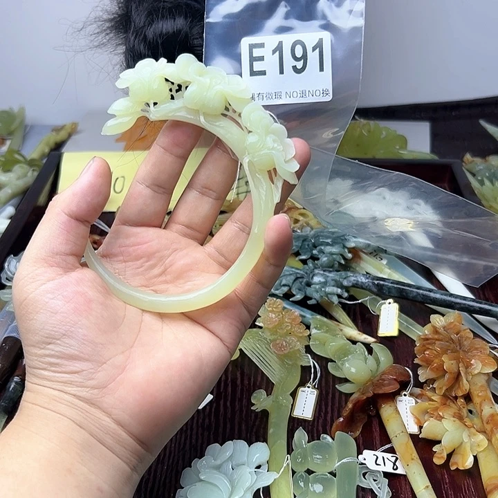 蛇纹石玉发饰合金刀**梦