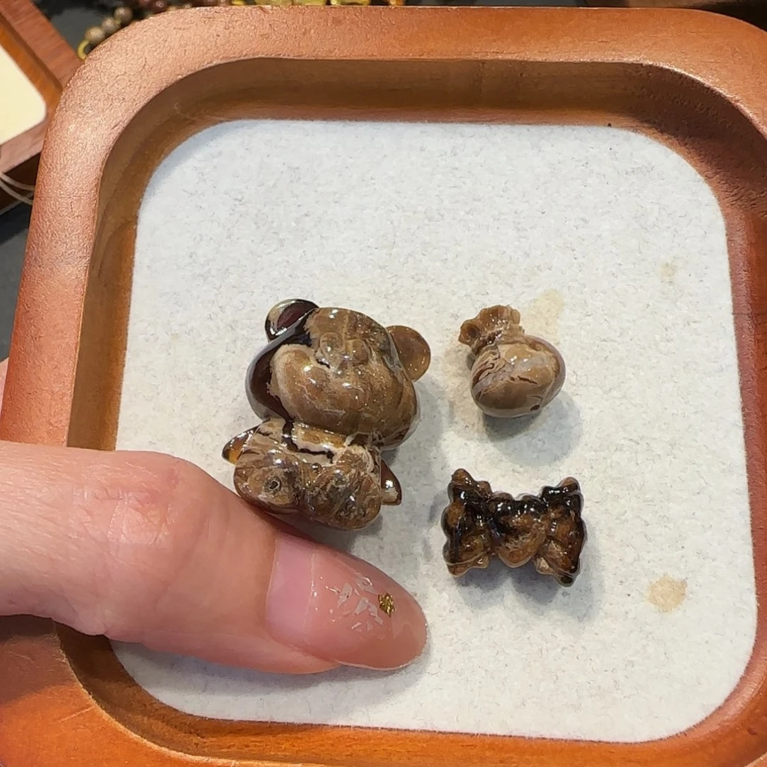 紫***子琥珀未镶嵌珠宝奇石