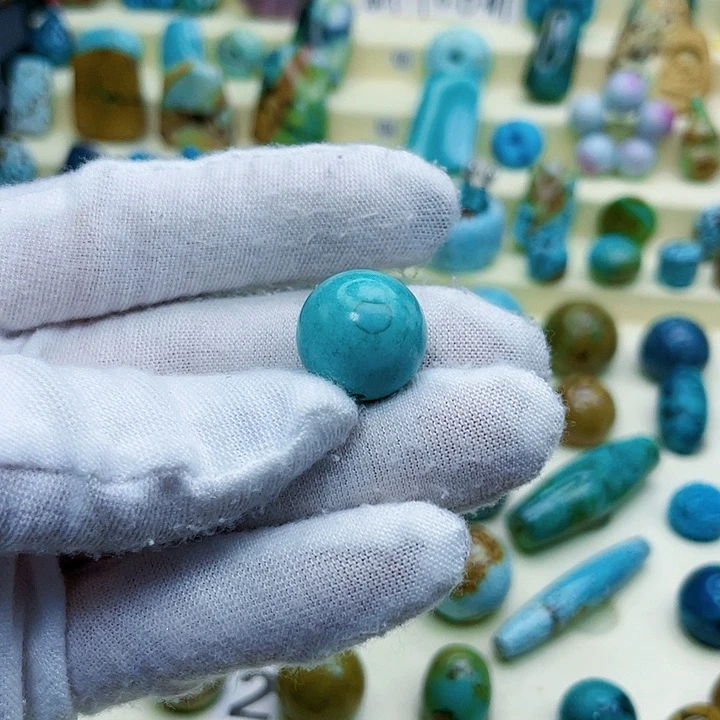 绿松石颈饰未镶嵌