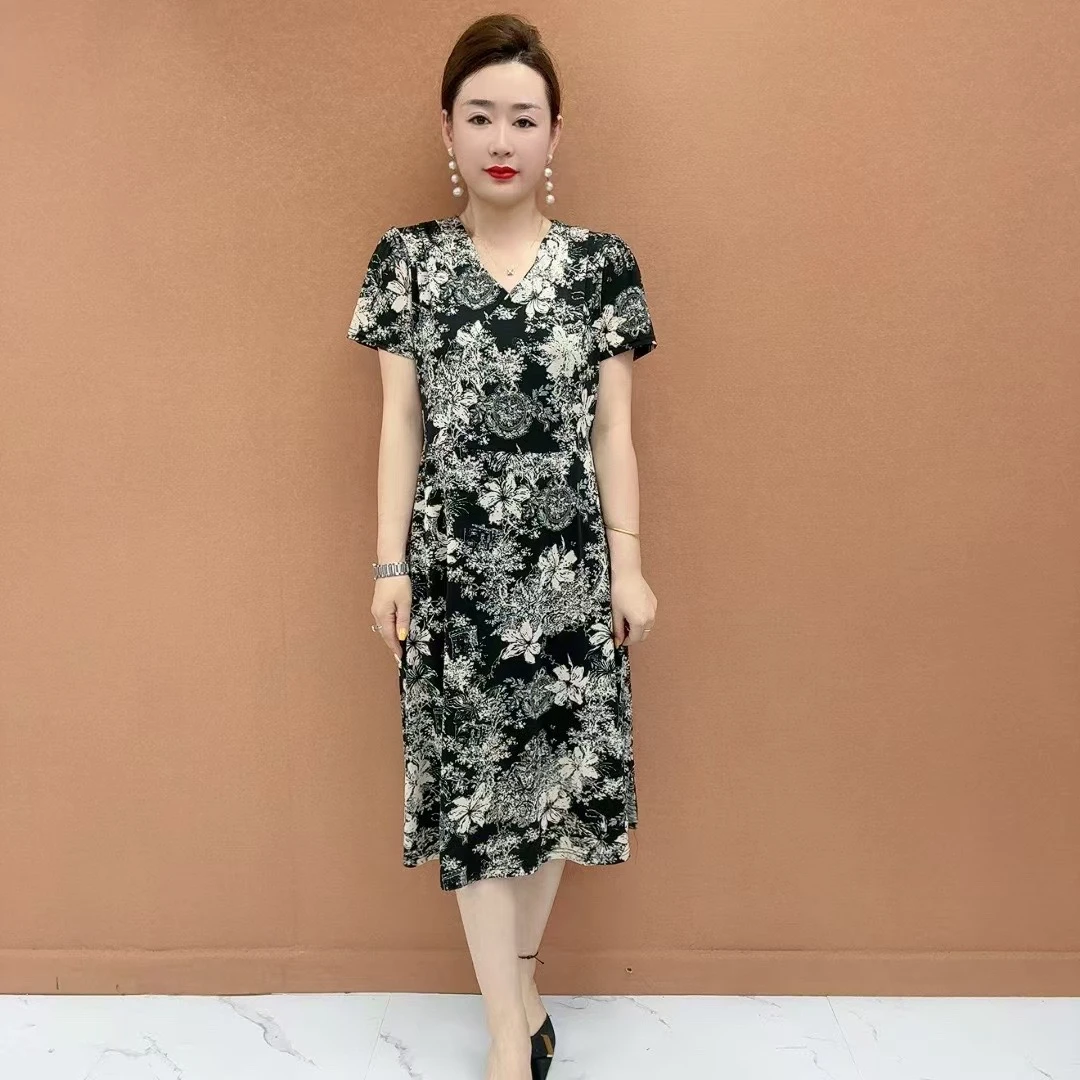 2025妈妈装冰丝春夏装短袖连衣裙新款大码女装宽松遮肚