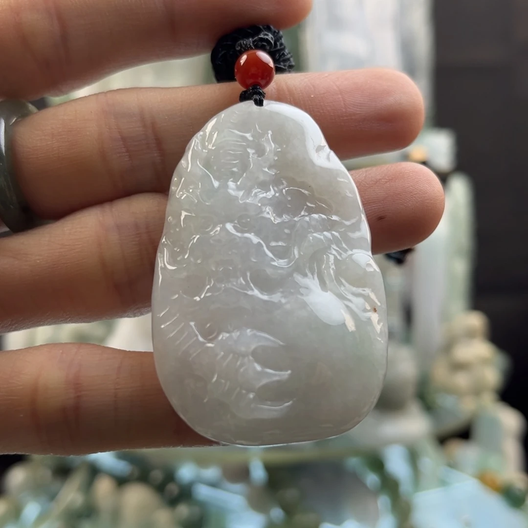 翡翠颈饰未镶嵌龙牌