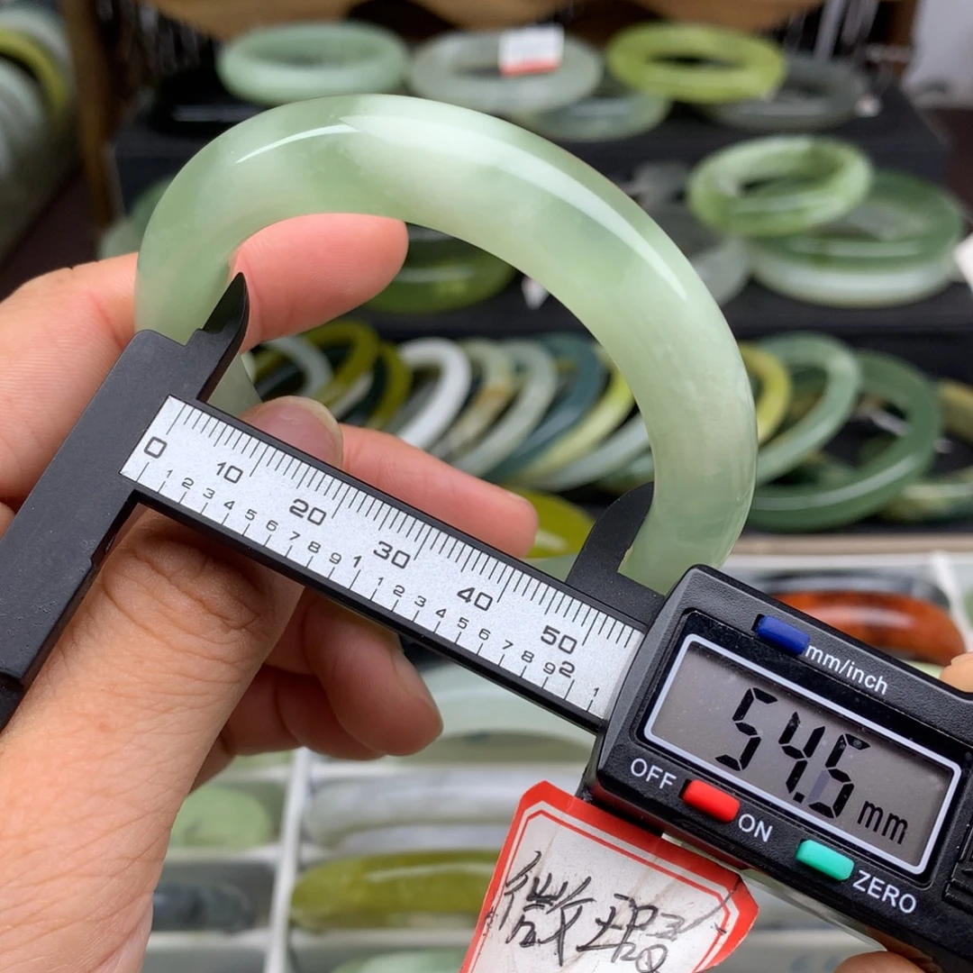 蛇纹石玉未镶嵌手镯651