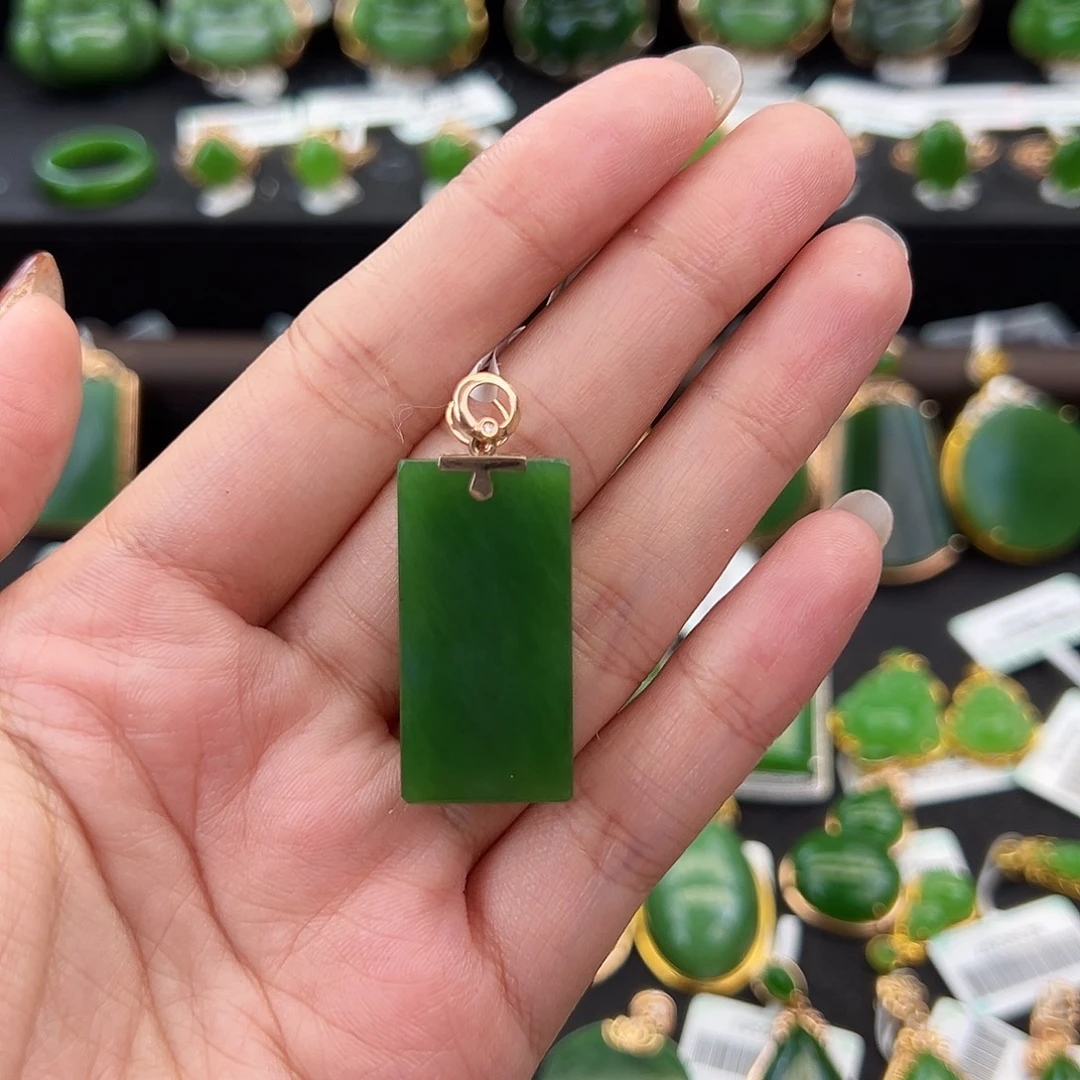 和田玉（碧玉）18K金镶嵌吊坠(不含链)阳绿无事牌30*15