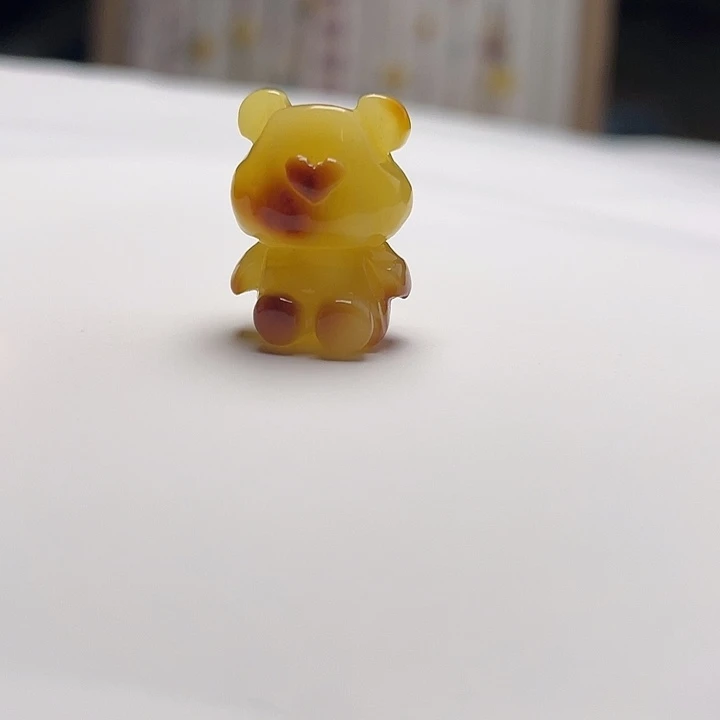 蜜蜡未镶嵌裸石小熊