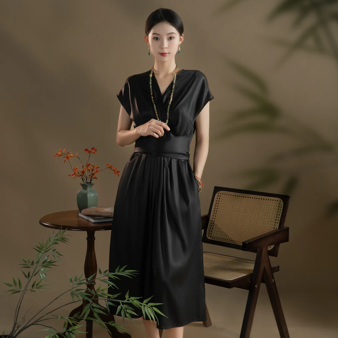 芬领-清夏-桑蚕丝香云纱V领弹力缎设计师款超显瘦连衣裙SY2236