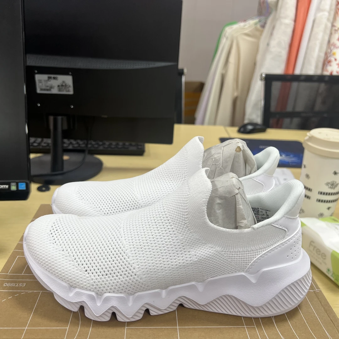 《B品以直播展示为准》鞋面脏(X872)李宁女子运动鞋AGCU258-2