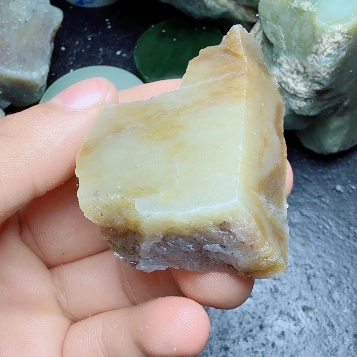 和田玉（糖玉）未镶嵌珠宝奇石