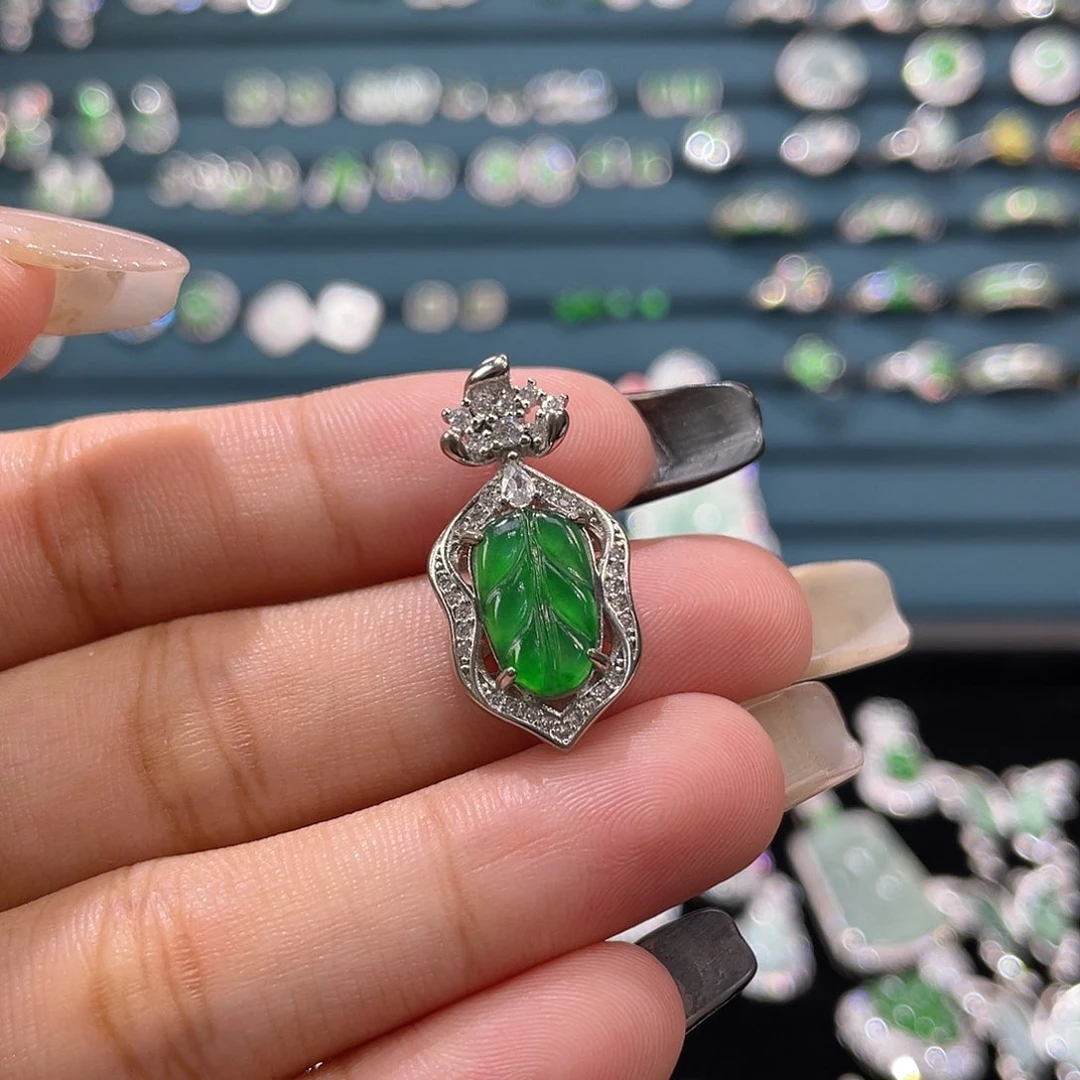 吊坠(不含链)未镶嵌翡翠