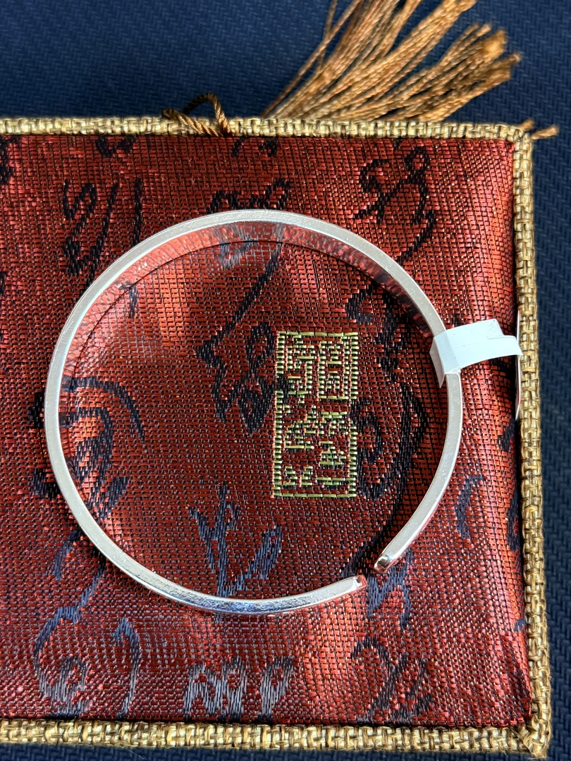 精品银手镯（无礼盒）  S083