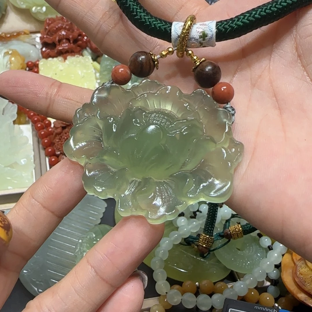 未镶嵌蛇纹石玉吊坠