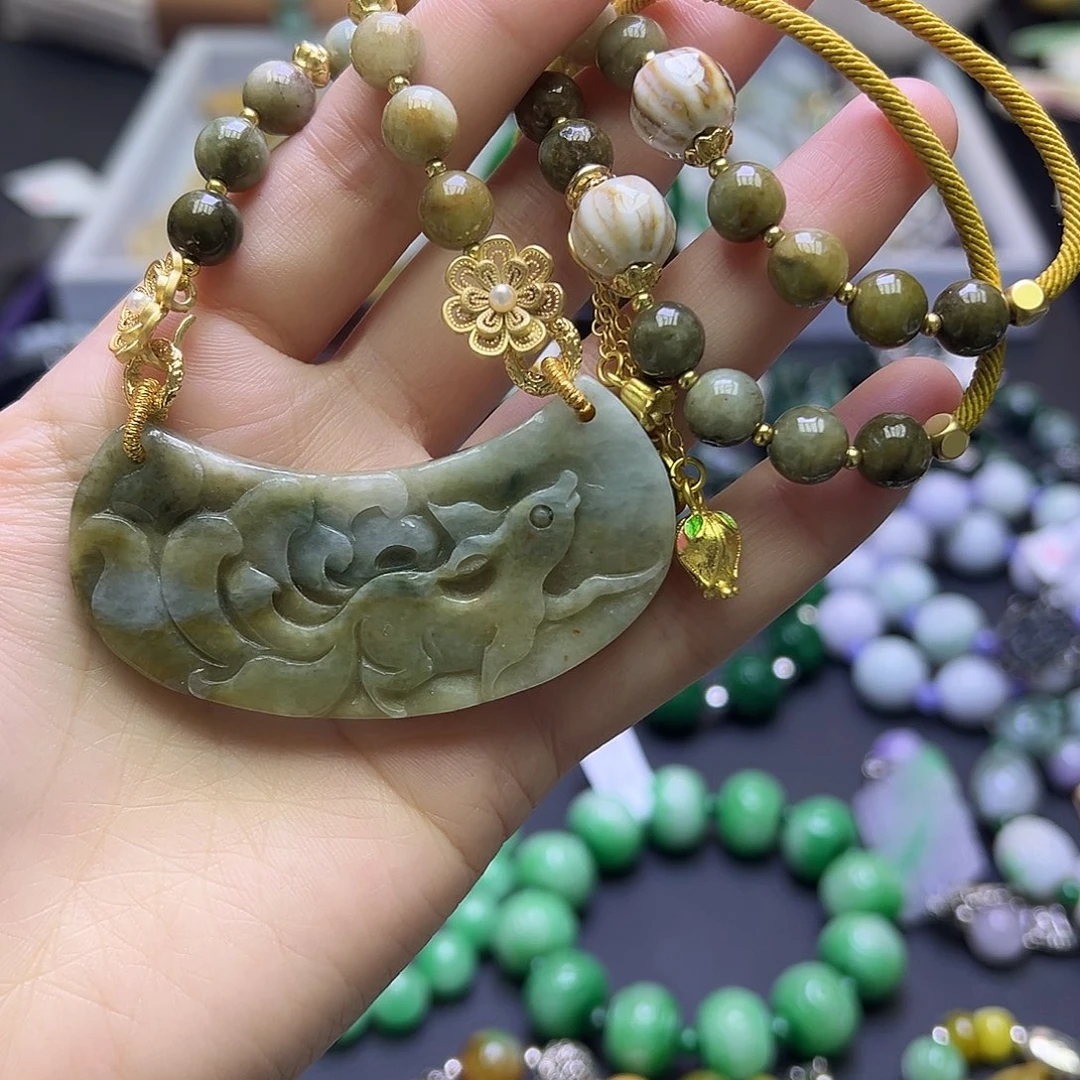 翡翠未镶嵌颈饰99