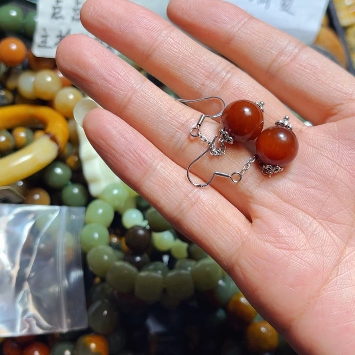 蛇纹石玉颈饰合金