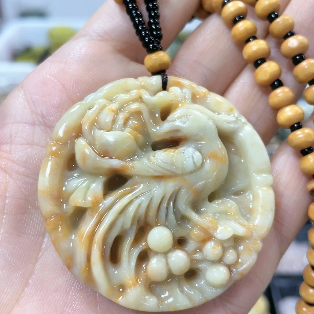 蛇纹石玉颈饰未镶嵌
