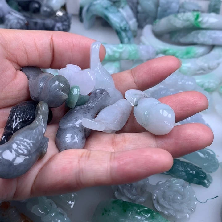 颈饰未镶嵌翡翠小鸟依人