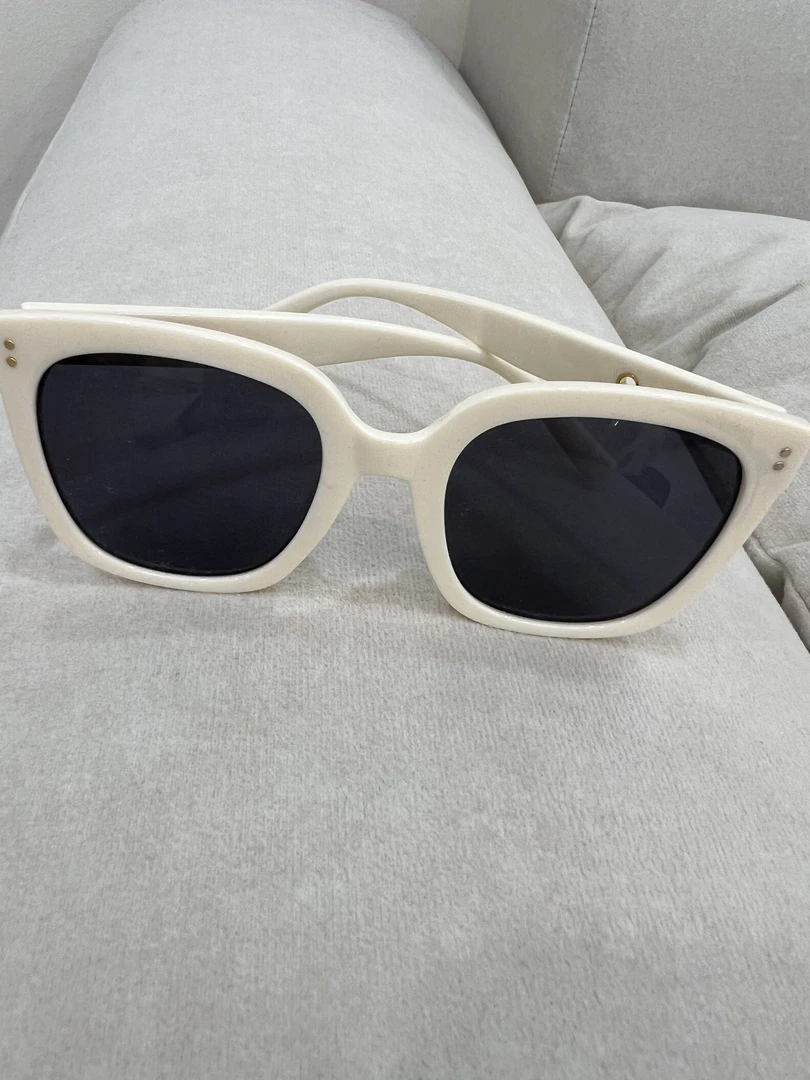 YX六YJ202503037新款太阳镜白色时尚方框遮阳网红