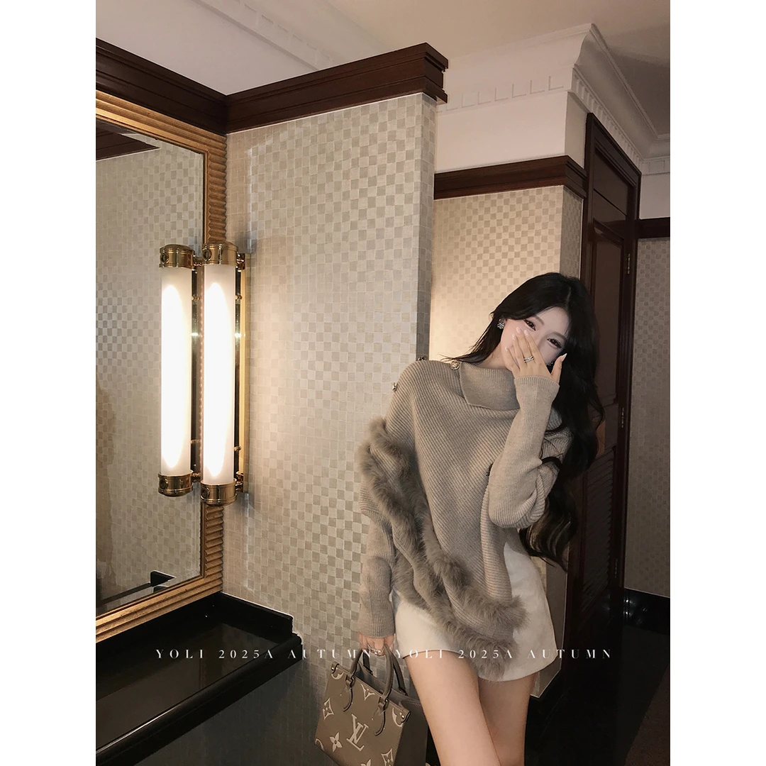 YOLI张宥利"优雅白月光"卡其色毛衣