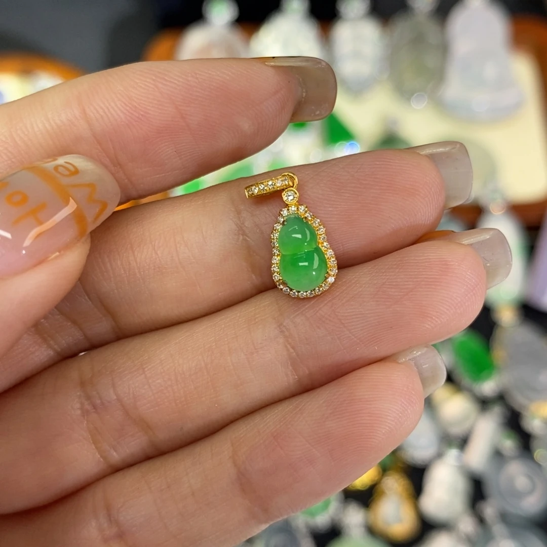 翡翠18K金镶嵌颈饰A货翡翠