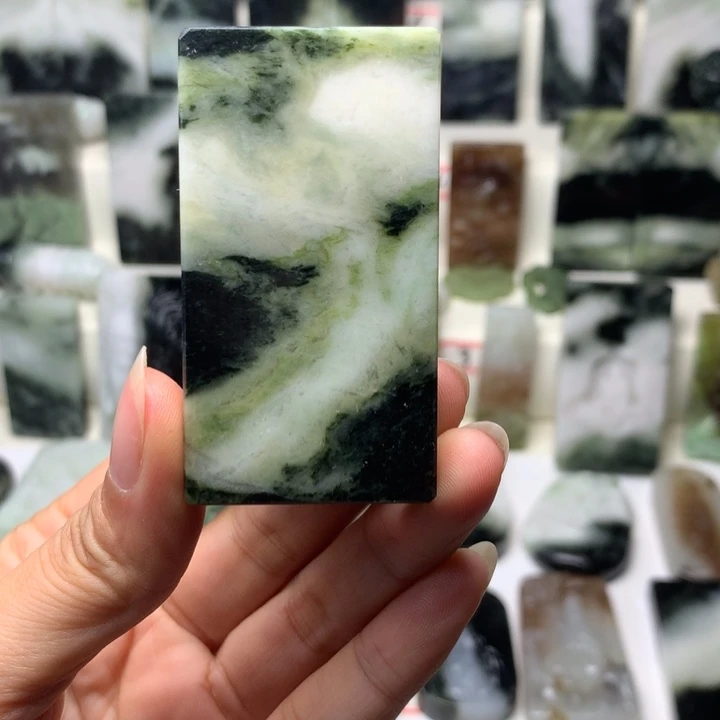 独山玉未镶嵌颈饰