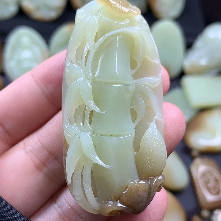 梦***影和田玉未镶嵌颈饰