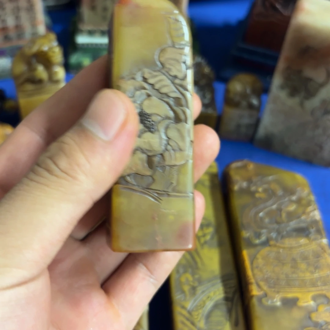 梦***蝶寿山石印石桌面摆件