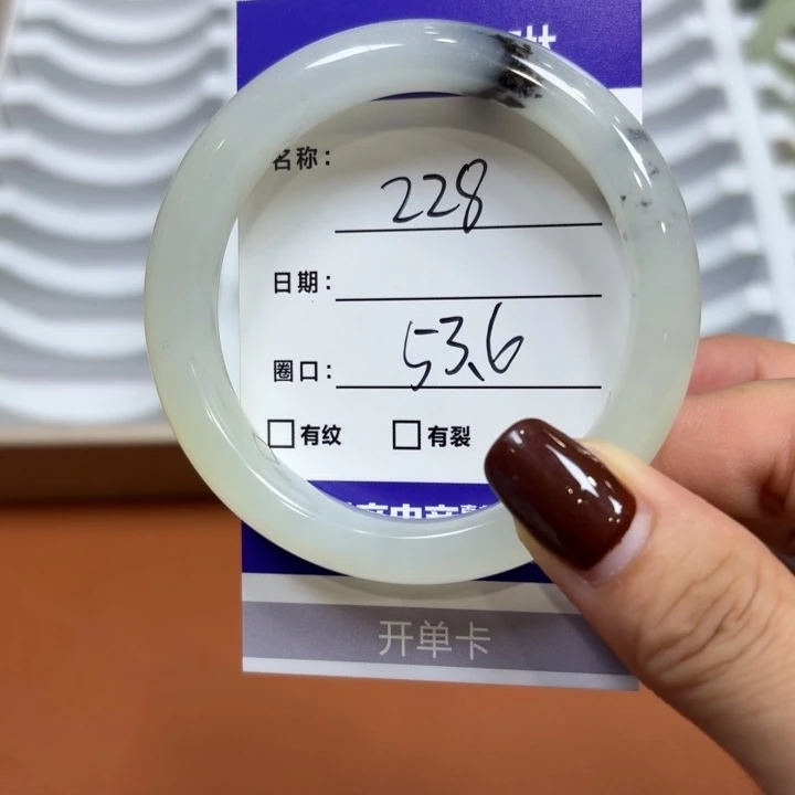 未镶嵌岫玉手镯天然