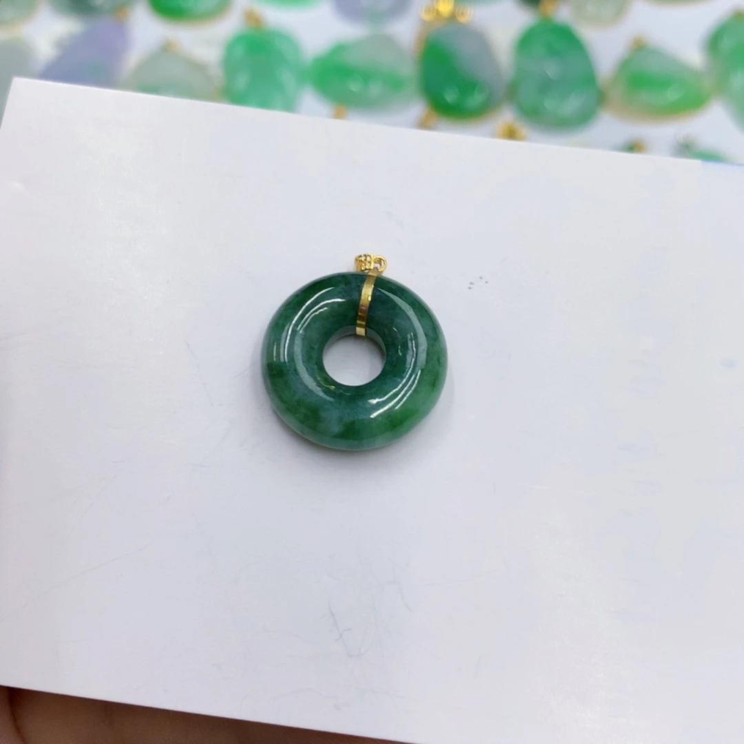 翡翠18K金镶嵌颈饰翡翠