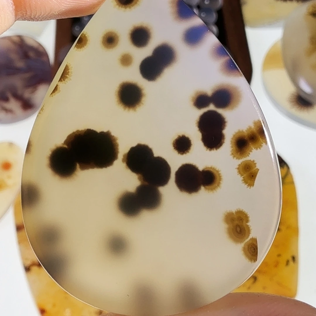 玛瑙/玉髓未镶嵌珠宝半成品