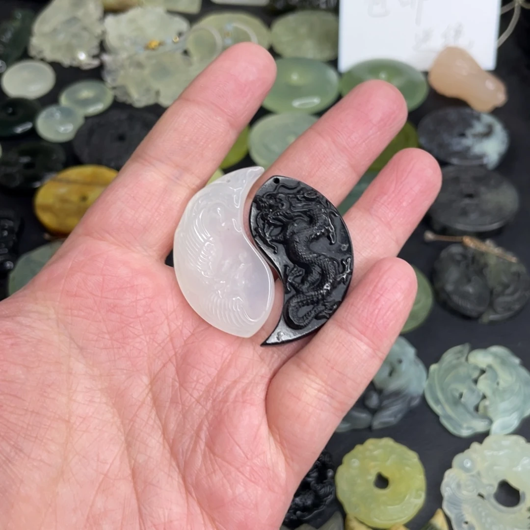 Q***虎岫玉未镶嵌颈饰龙凤