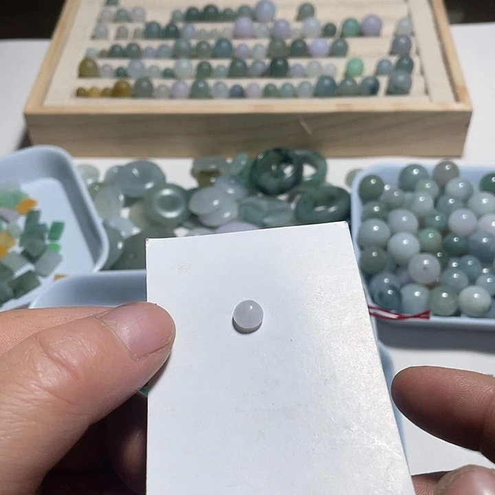 翡翠散珠A货蛋面多样性发其一