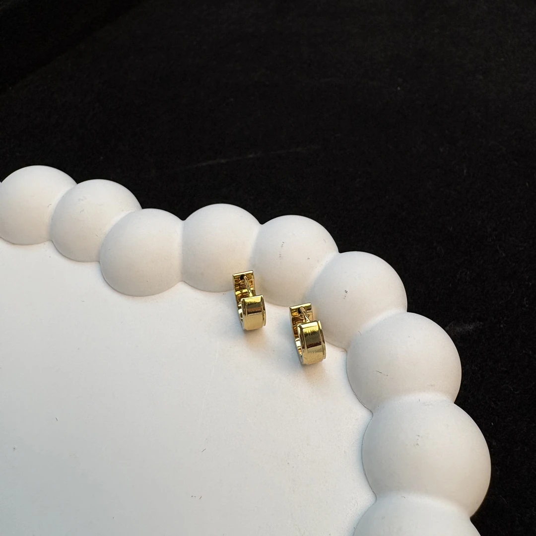 钛钢耳饰 亮面0.6耳扣耳骨扣耳环轻奢甜美减龄款耳饰