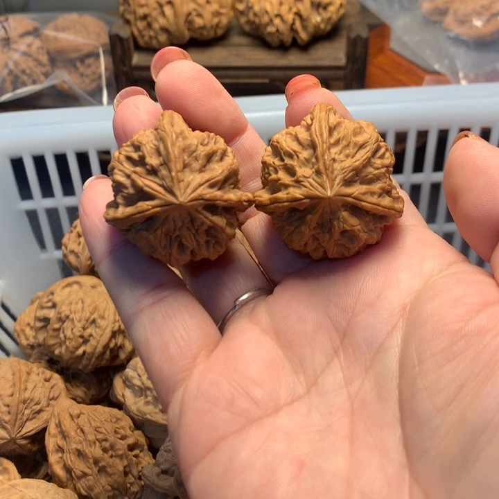 把件文玩核桃三棱