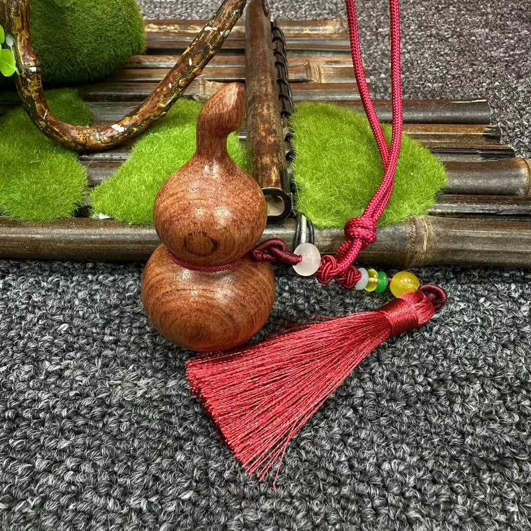 缅甸花梨木创意葫芦摆件（红流苏)  SG228