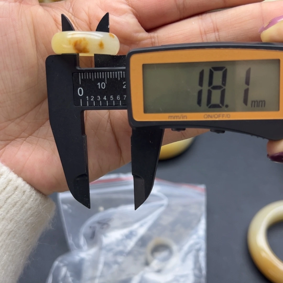 石英质玉（佘太翠）未镶嵌手镯手链吊坠